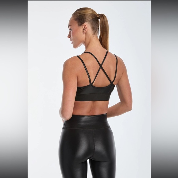 Noli Yoga Liquid Gloss Jolie Bra Size Large Black Scoop Neckline Strappy Back - Picture 3 of 12